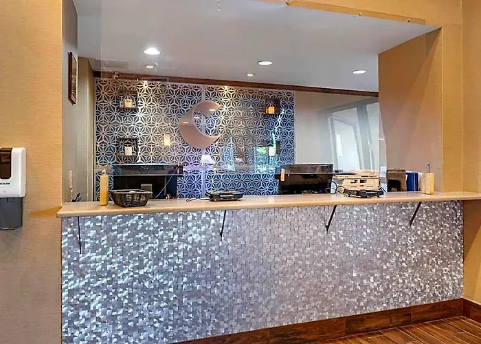 Comfort - Bolingbrook 4* Romeoville